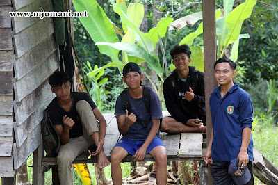 Menunggu di Pondok bapak Hadriansyah