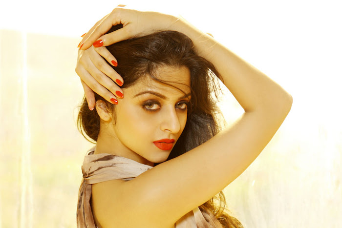 vedhika unseen pics