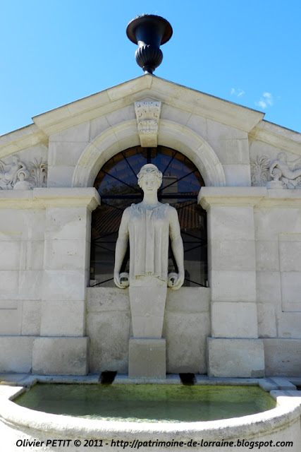 SAUVIGNY (55) - Le lavoir-fontaine