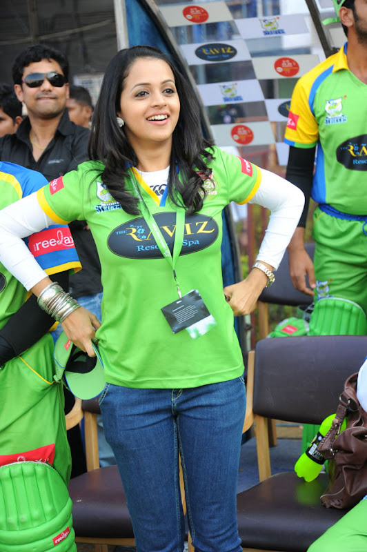 Celebs at Kerala Strikers Match  HD Photos film pics