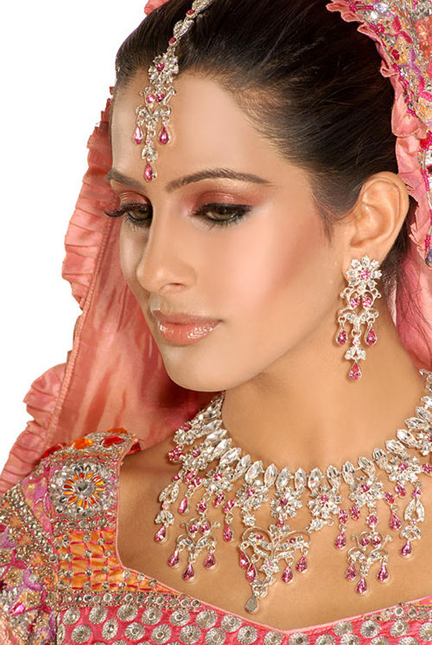 Latest Pakistani Wedding Dresses Jewelry and Makeup