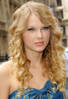 Taylor Swift Long Hairstyle