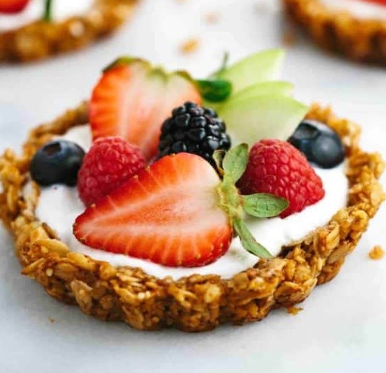 Breakfast Granola Fruit Tart with Yogurt #healthydessert #breakfast