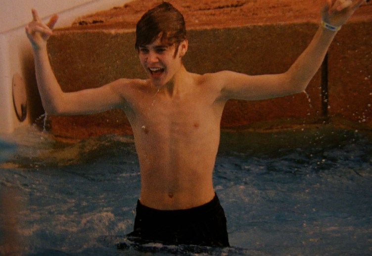 justin bieber abs picture. justin bieber abs.