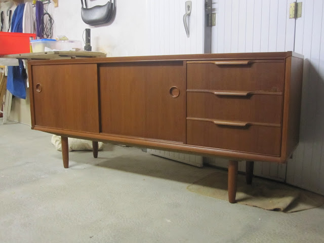 Back home ! After the Giuda Tour in Brittany ! In the small village where my parent-in-law live , we found a teak sideboard from Fristho  .    You don't change a winning team