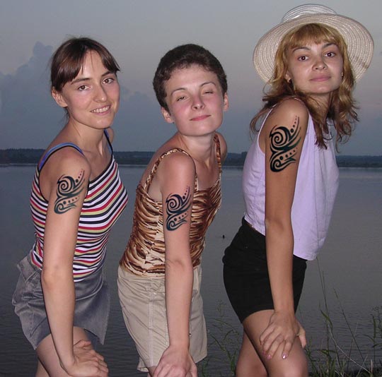 Athour taTToo: cute girls with girl shoulder tattoos. Athour taTToo: cute girls with