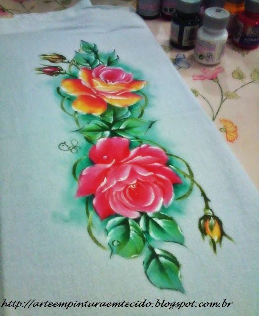 pano de prato com rosas pintadas