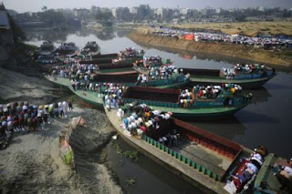 Shalat Di Perahu