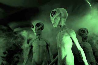 Little green men from outer space martians ufo