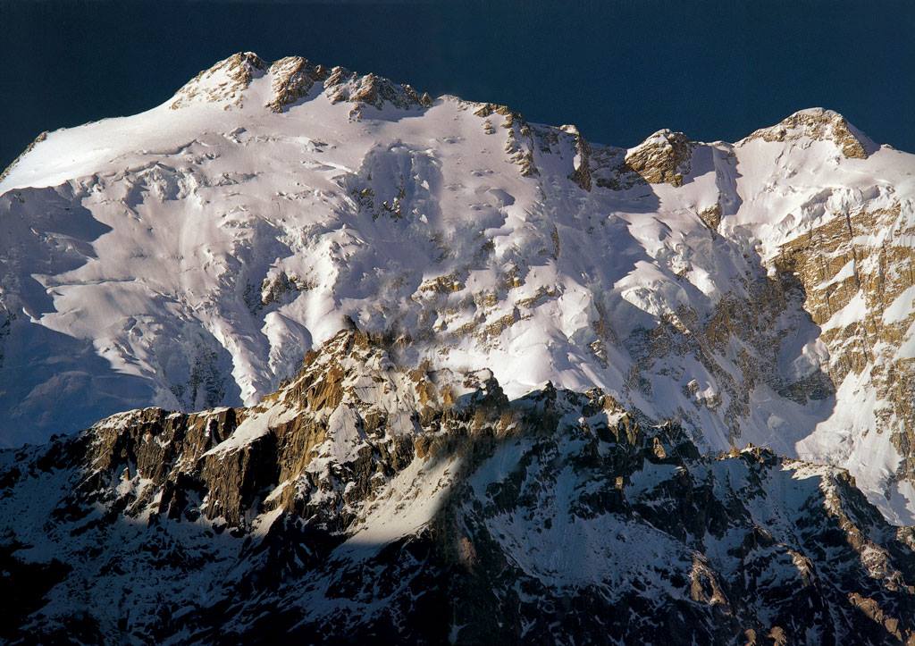 Highest peak in Hispar Muztagh. Distaghil Sar. Hispar valley. Disteghil Sar or Distaghil Sar ,3 km long top ridge above 7400 m with three distinct summits: northwest 7885m, central 7760 m, and southeast 7696m or 7535 m