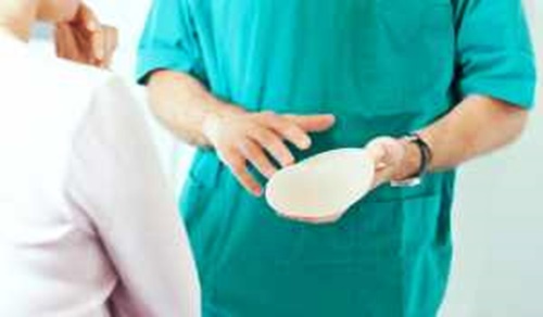 Lei garante troca de implante mamário para paciente de câncer