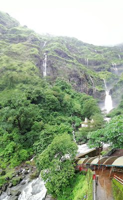 A Grand waterfalls Maharashtra