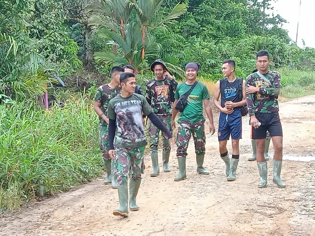 Bersama Warga Desa Sentangau Jaya, Satgas TMMD ke-111 Laksanakan Jalan Sehat