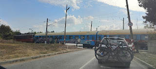 Train pulling in to the split-station