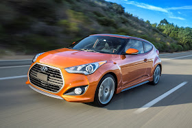 Front 3/4 view of 2017 Hyundai Veloster Turbo