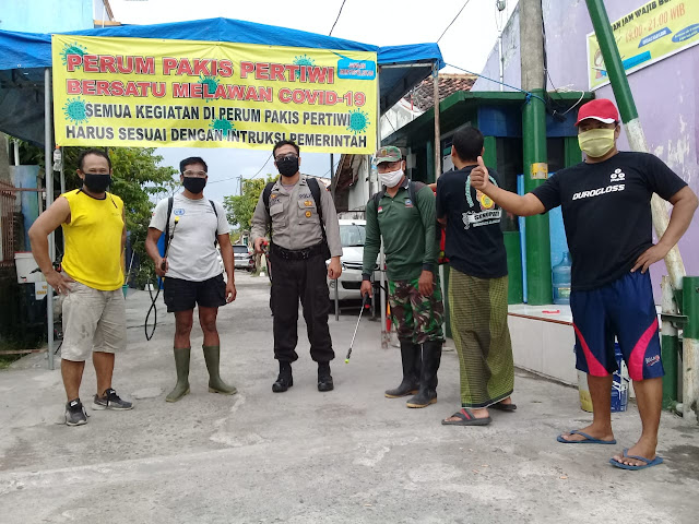 Upaya Cegah Covid 19 Babinsa Koramil Wonosari Lakukan Penyemprotan Disinfektan