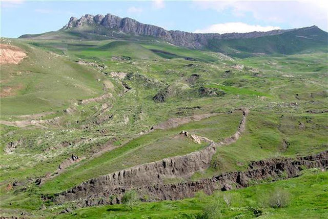 Cekungan perahu di Gunung Ararat