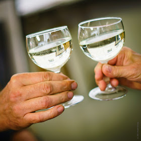 Und nun ist endlich Zeit, den Wein zu kosten.
