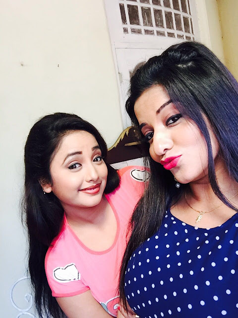 Rani Chatterjee, Monalisa ON Set Gharwali Baharwali pics