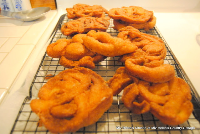 County Fair Funnel Cakes at Miz Helen's Country Cottage
