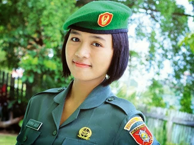 Foto wanita cantik di TNI