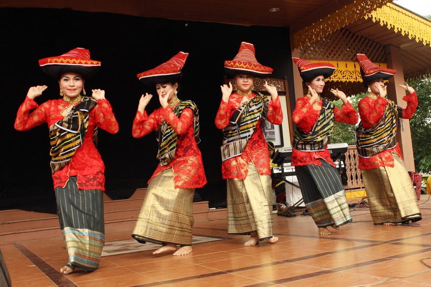 Tari Piso Surit, Tarian Tradisional Dari Suku Batak 