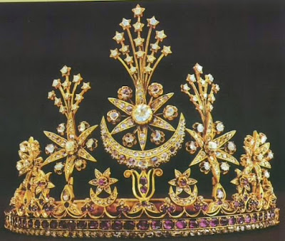 ruby diamond crescent tiara selangor malaysia tengku ampuan queen jemaah
