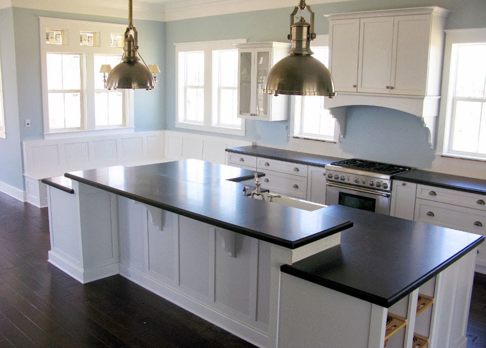 White Kitchen Cabinet