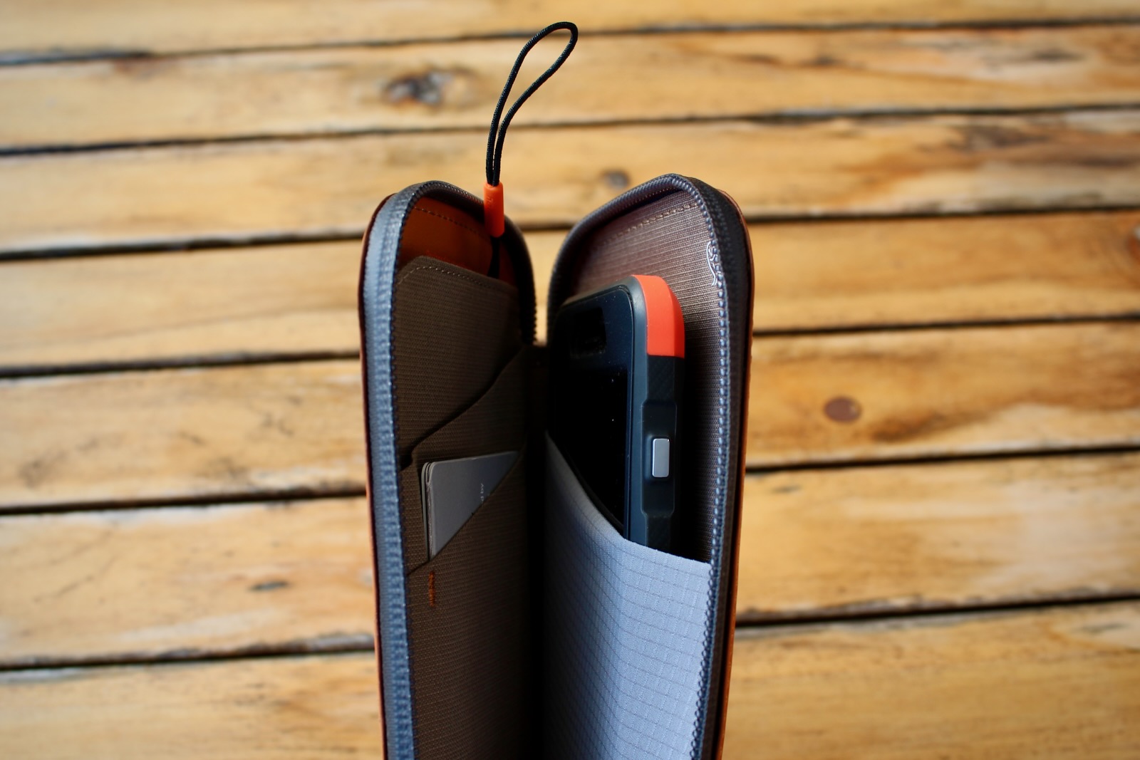 Review Bellroy All-Conditions Phone Pocket Wallet