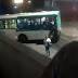 Vídeo mostra pânico de passageiros após ônibus ficar 'atravessado' na Via Regional