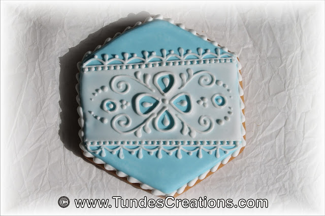 Cookie box with madeira lace by Tunde Dugantsi