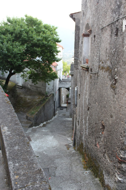 Maratea con lo sgurado verso il mare