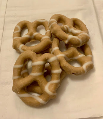 Gingerbread Pretzel Flipz