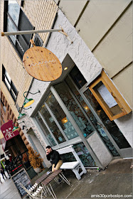 Fachada de la Cafetería Maman en Nomad, Nueva York