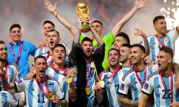 ميسي يُشعل بكأس العالم أجواء الأعياد بالأرجنتين..فيديو