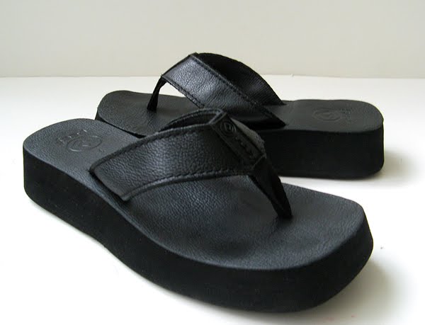 Good Closet: REEF BUTTER BLACK LEATHER PLATFORM SANDALS WOMENS SIZE 8