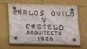 Placa conmemorativa en edificio construido por  Carlos Óvilo Castelo