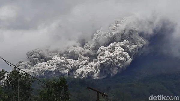 Gunung Merapi Erupsi Besar, BMKG: Abu Vulkanik Mengarah ke Barat Daya