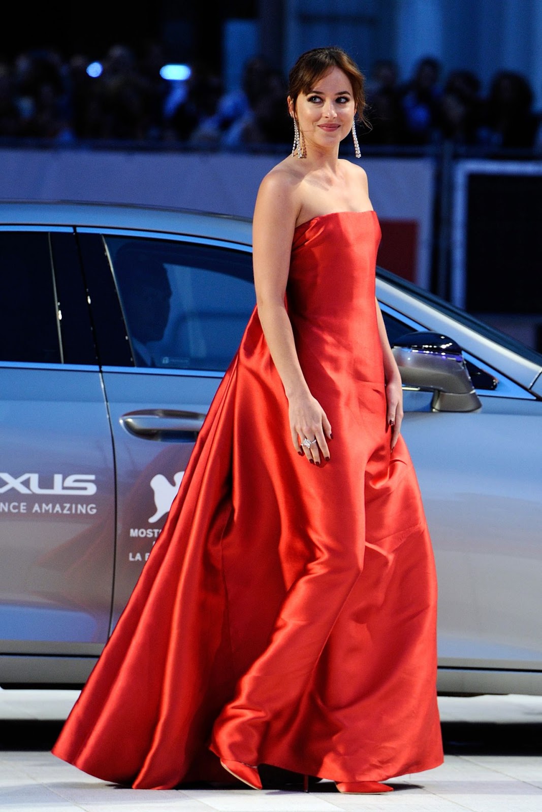 Dakota Johnson best red carpet dresses photo Venice International Film Festival