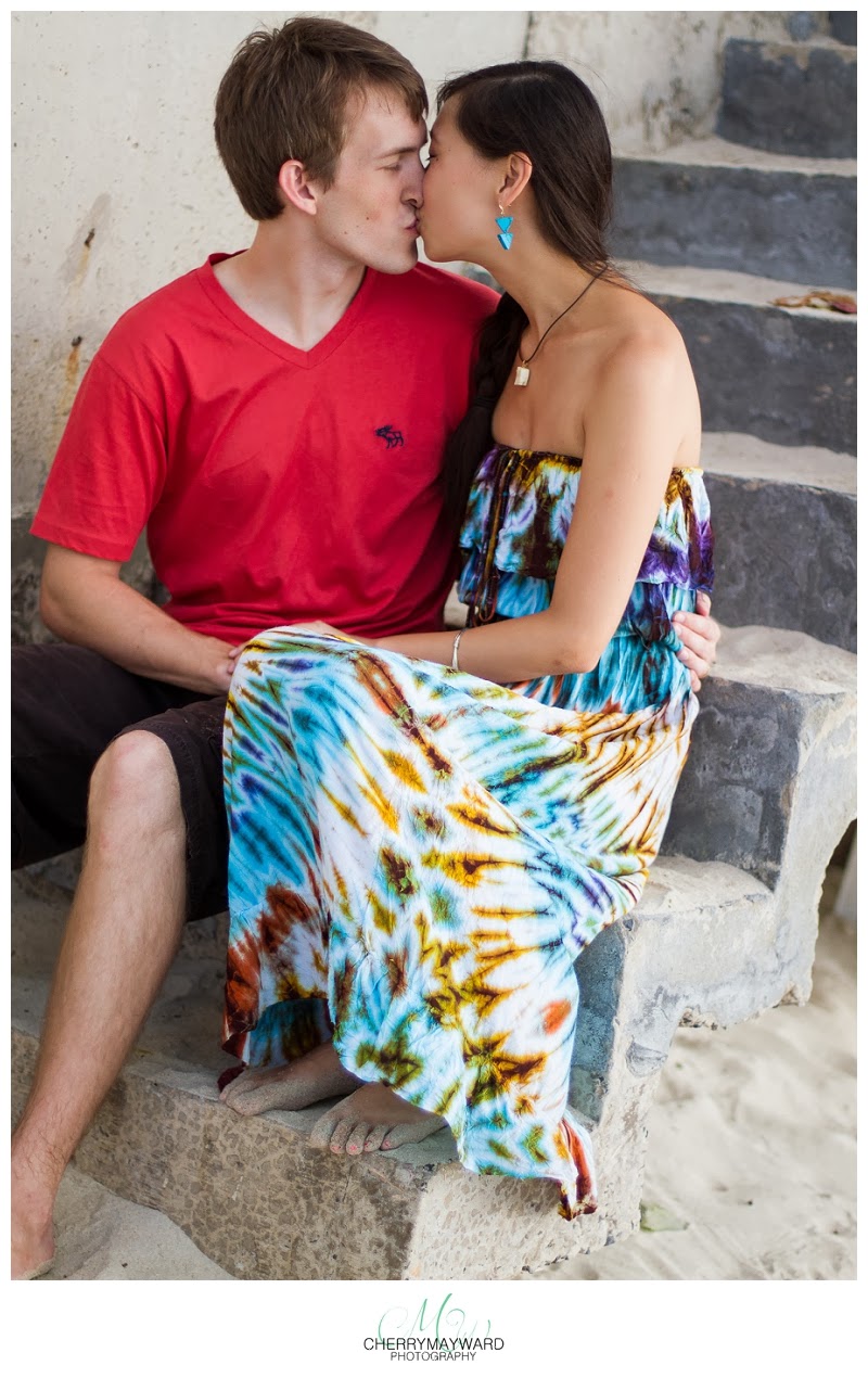 couple kissing on steps, koh samui honeymoon, thailand wedding photographer