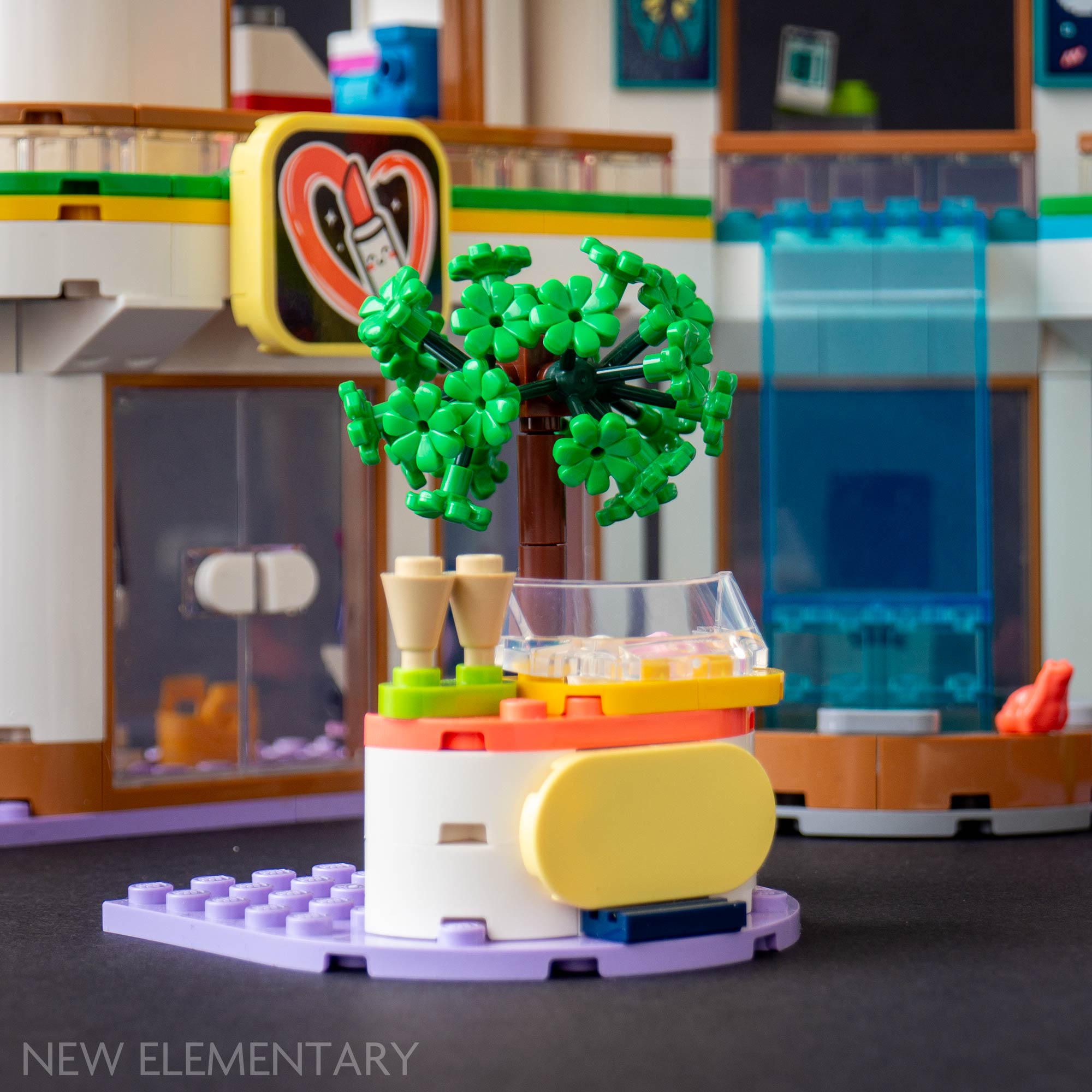 LEGO® Friends review: 42604 Heartlake City Shopping Mall