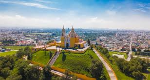 Menor cae de escaleras de iglesia en Cholula