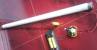 3V Fluorescent lamp voltage source