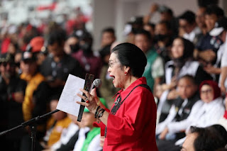 Ketua Umum PDI Perjuangan Megawati Soekarnoputri di acara kampanye akbar Ganjar Pranowo-Mahfud Md, di GBK, Jakarta, Sabtu (3/2/2024). ANTARA/HO-PDI Perjuangan