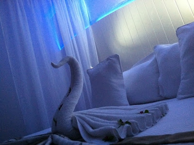 Unique Beds  Adults on Towels Create Unique Decorations On The Top Of Every Bed