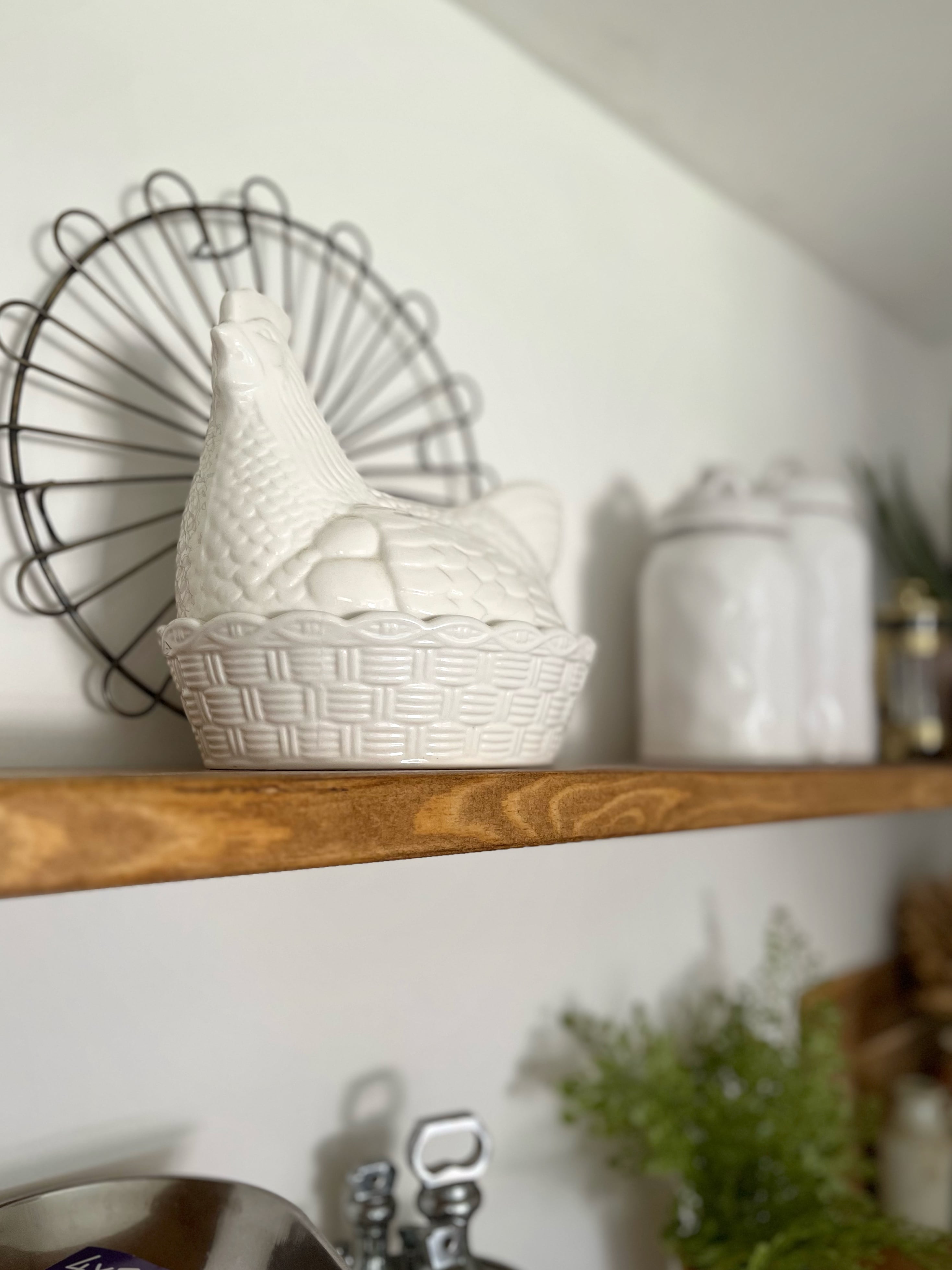 Open kitchen shelf styling. Scaffold board shelves styled in farmhouse style. Budget kitchen inspiration for your home decor