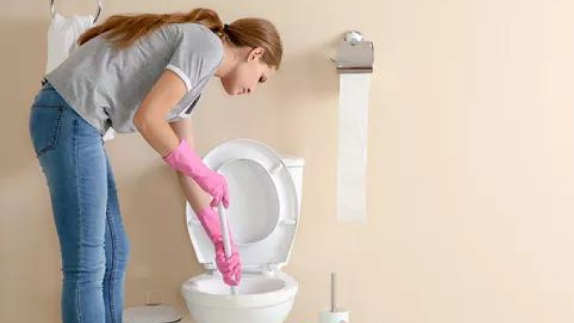 Terbukti Ampuh, Ini Dia Cara Mengatasi Bau WC yang Menyengat