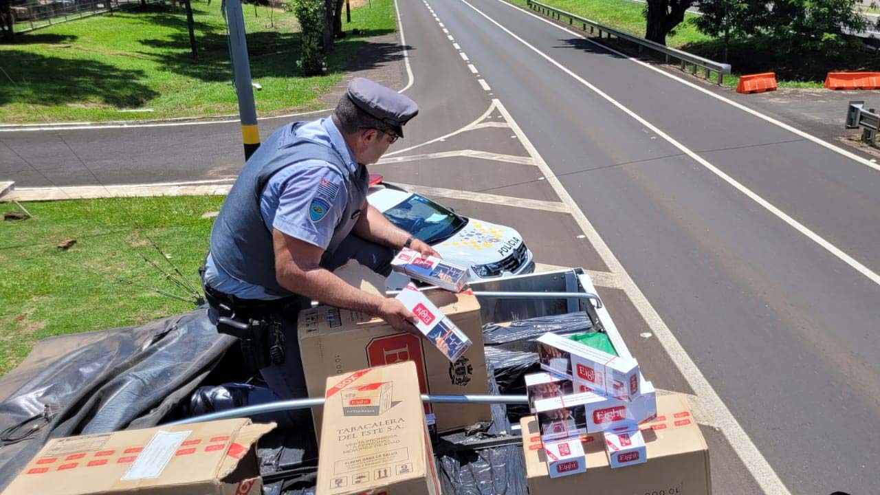 Carreta com 400 mil cigarros contrabandeados do Paraguai em Penápolis