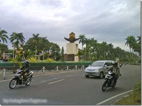 Monumen Lotus in Front of Brawijaya Museum