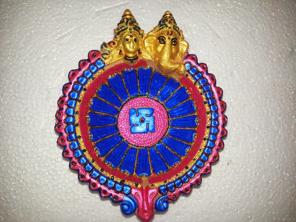 Single Hand Painted Gowri-ganesha Diya Enriched With Glitter